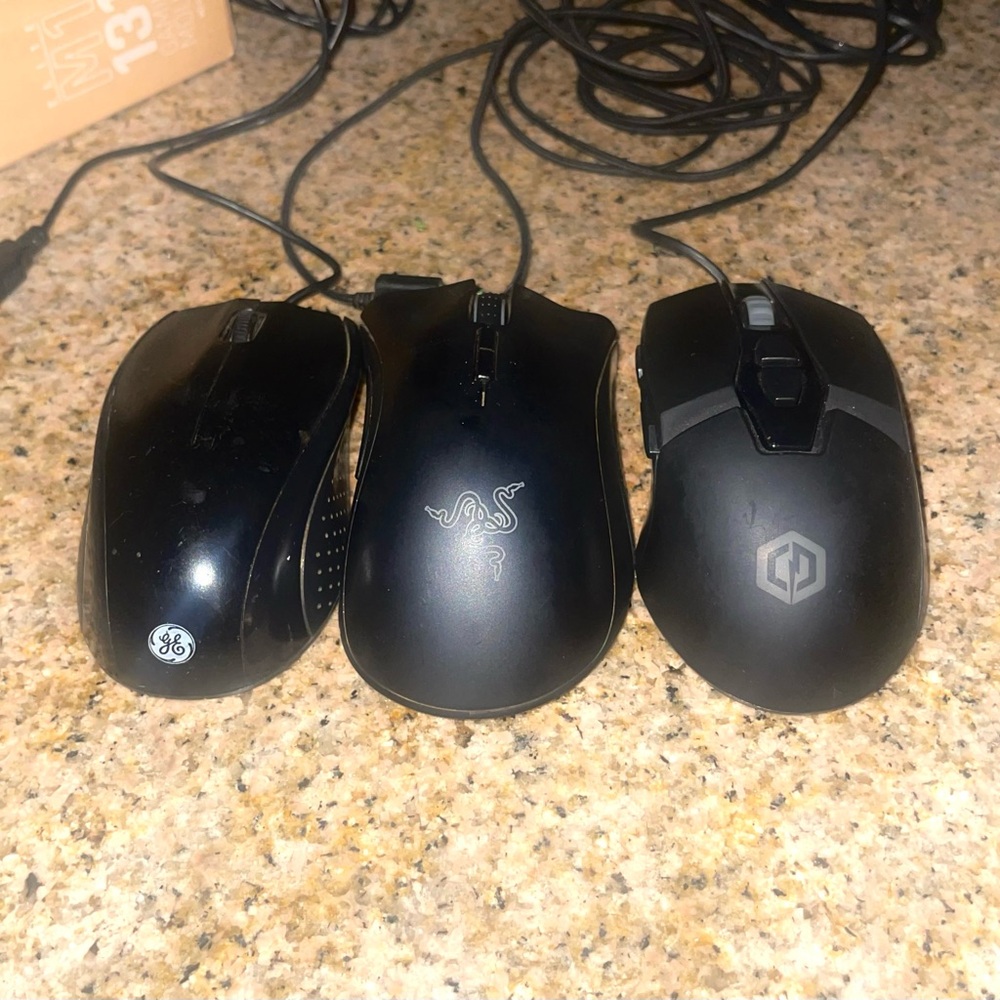 Gaming Mouse Bundle - Picture 2 of 5